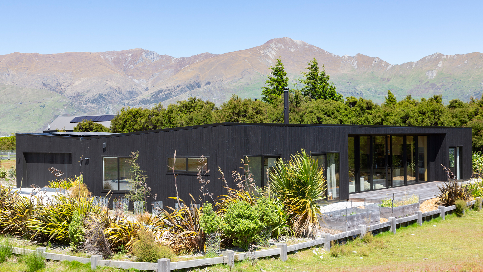 Wānaka Black House